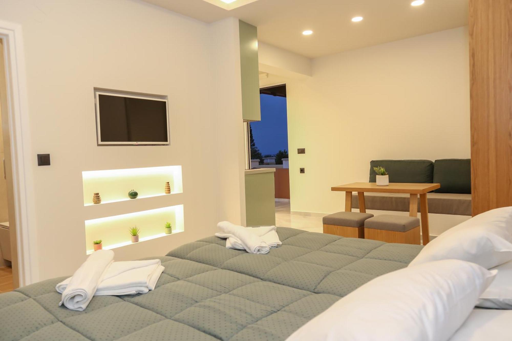 Heaven Apartments Agia Marina Екстериор снимка